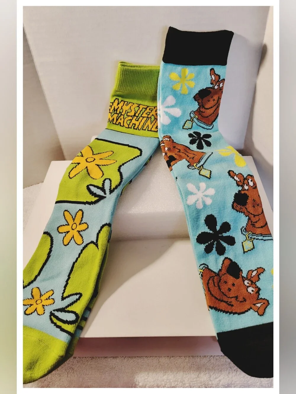 'SCOOBY-DOO' 4-Pair of Novelty Crew Socks - Fits Shoe Size 8-12  *NEW*